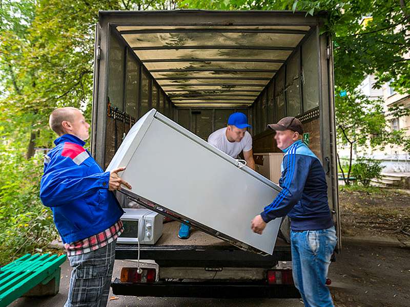 Заказать авто для отправки вещей : Холодильник двухкамерный по Москве